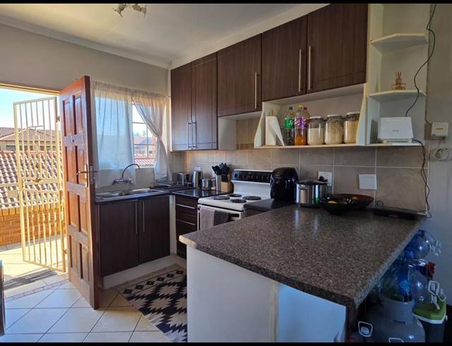 2 BEDROOM APARTMENT FOR SALE IN MOOIKLOOF RIDGE ESTATE